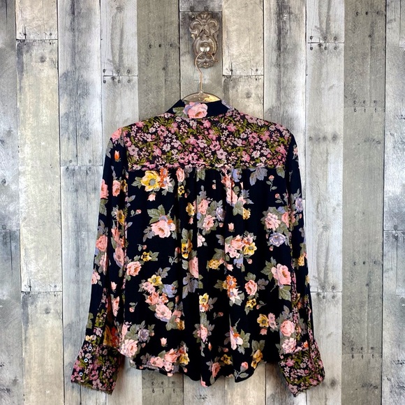 Free People Hold On To Me Floral Print Blouse in Black Combo Size Medium. - Picture 4 of 15